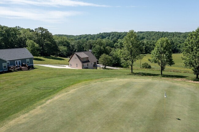 Building Photo - 37 Lakeview Dr