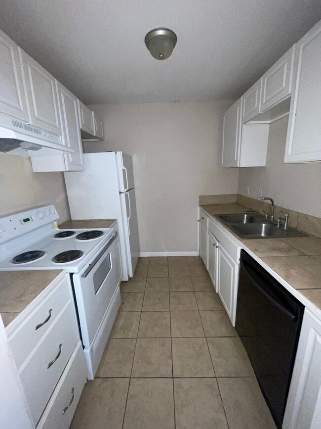 Kitchen - 3315 King Bradford Dr