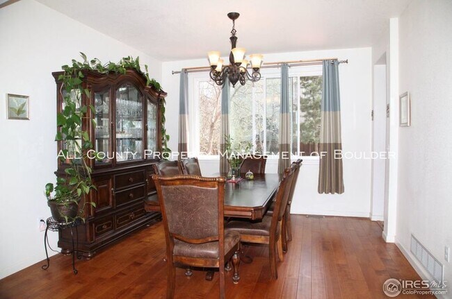 Building Photo - 842 St Andrews Ln