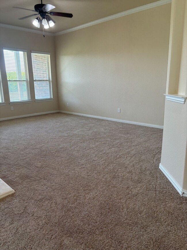 Building Photo - 3/2/2 Ready to Go! Located on the greenbelt!