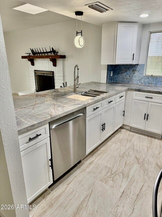 Building Photo - 5817 W Tierra Buena Ln