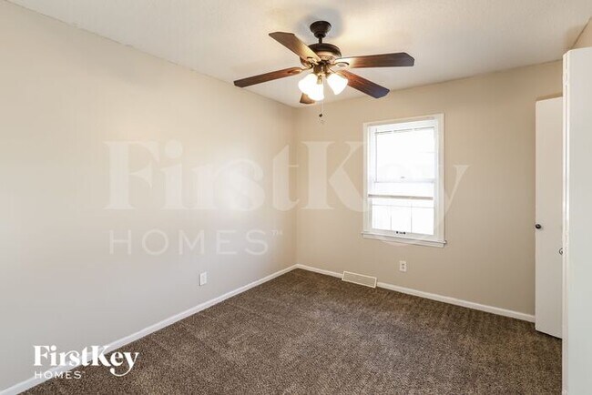 Building Photo - 1213 SE Langsford Rd