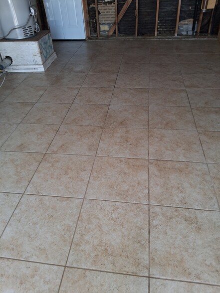 tiled garage flooring - 21390 Laguna Rd