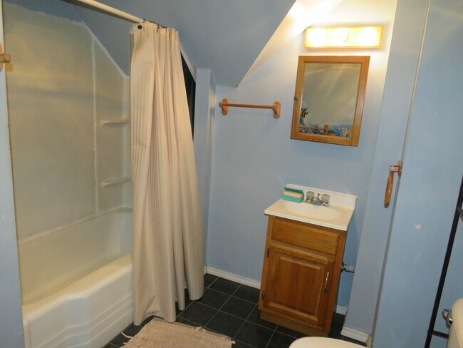 Building Photo - 2002 Cottage Ave