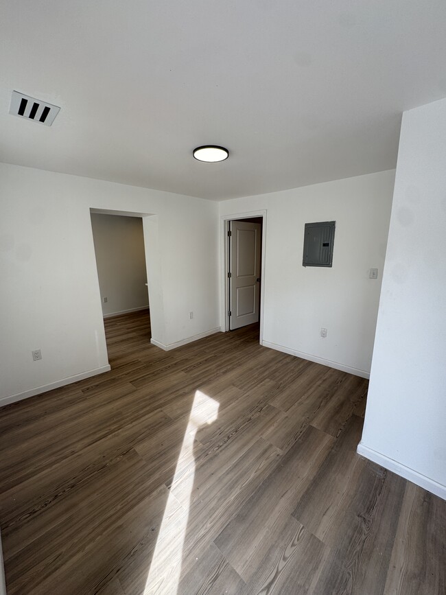 Building Photo - 839 S Jackson St