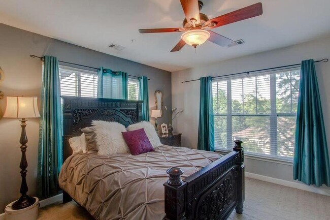 Building Photo - 2310 Elliott Ave