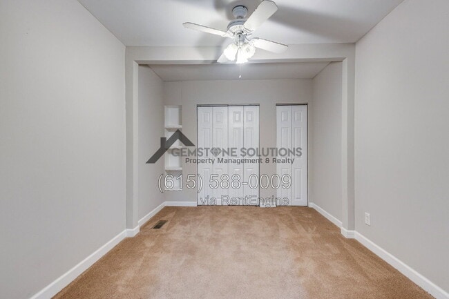 Building Photo - 715 Park Cir