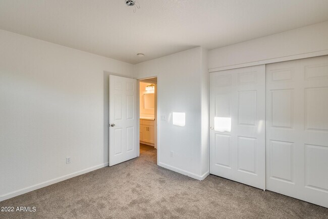 Building Photo - 8337 W Hughes Dr