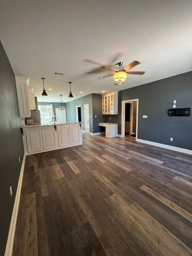 Building Photo - 32639 Cynthia Dr