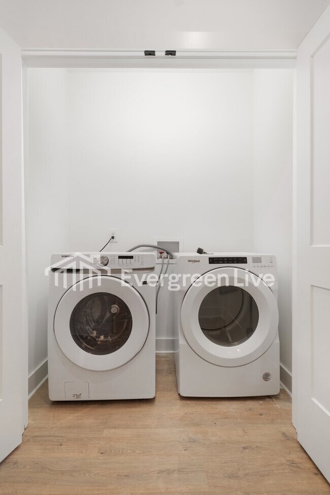 Building Photo - 129 Leggo Ave