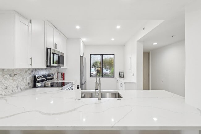 Building Photo - 1601 Marina Isle Way