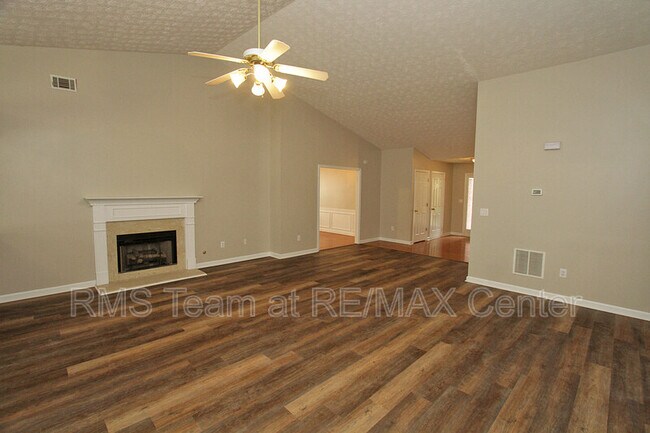 Building Photo - 1490 Creek Pointe Cir
