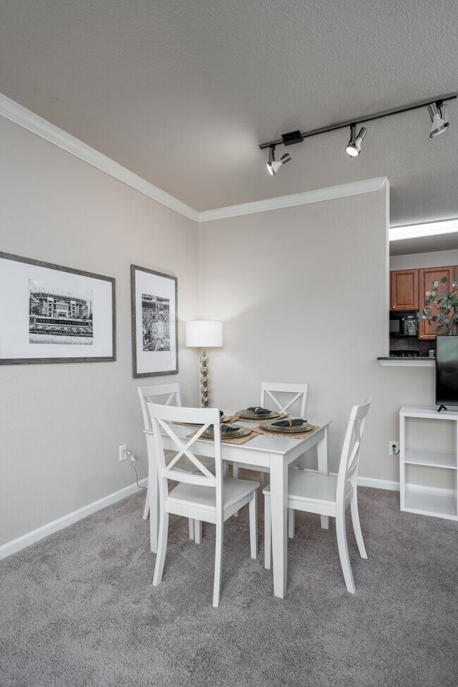 Building Photo - 600 13th St E