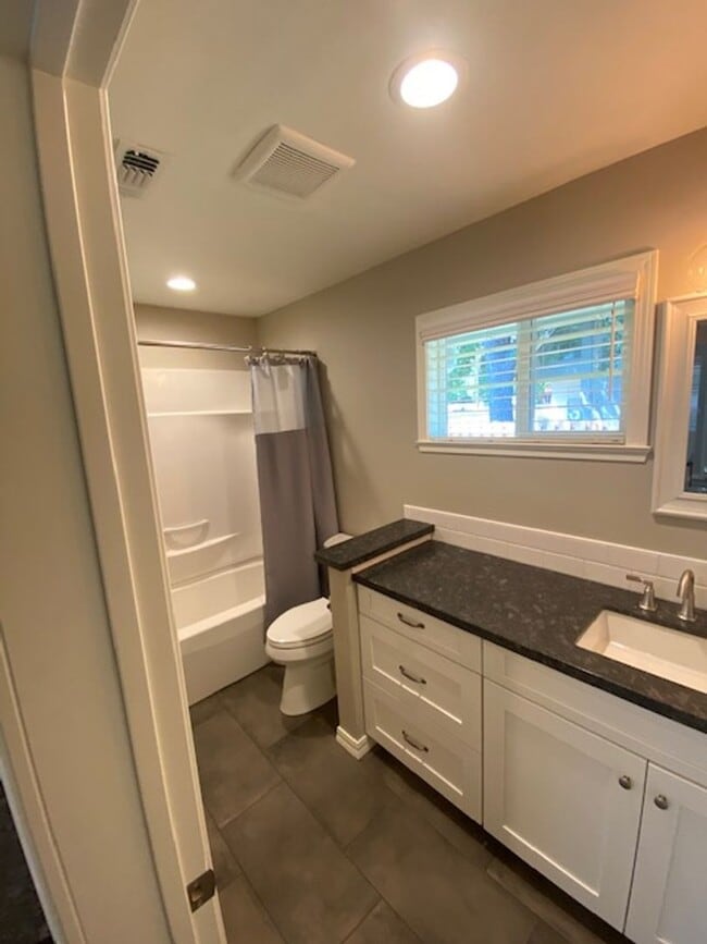 Building Photo - 415-419 SIXTH