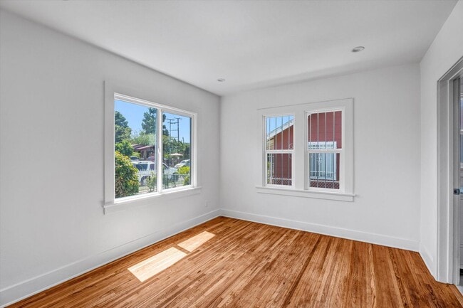 Building Photo - 1413 E 76th Pl