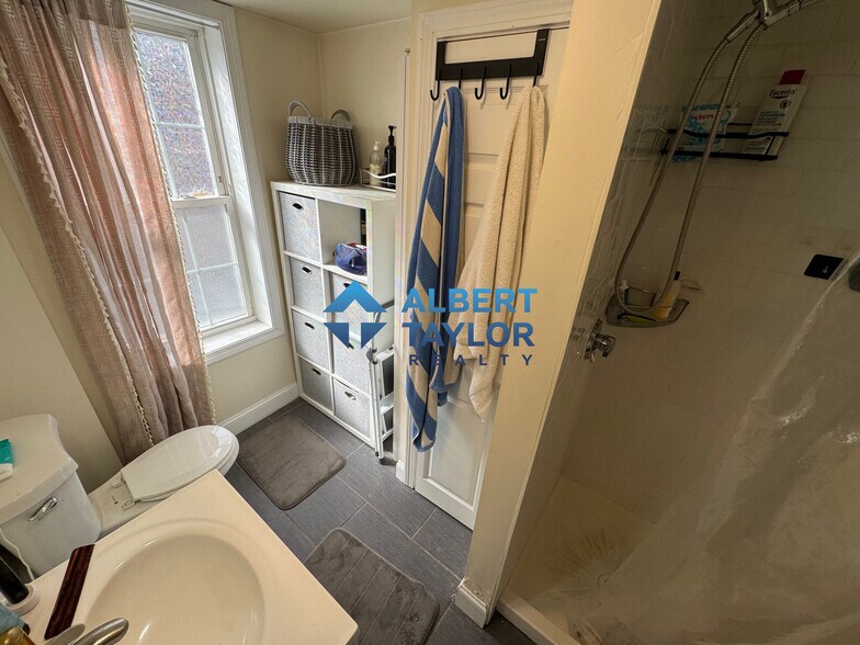 Building Photo - 83 Bolton St