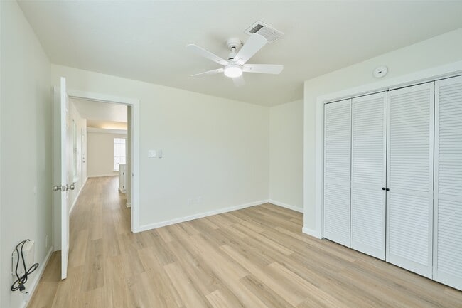 Building Photo - 21 Harbour Row Dr