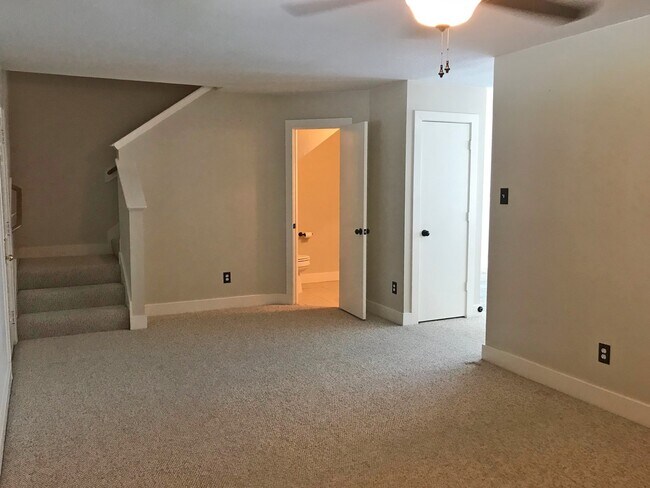 Building Photo - 26885 Kings Park Hollow Dr