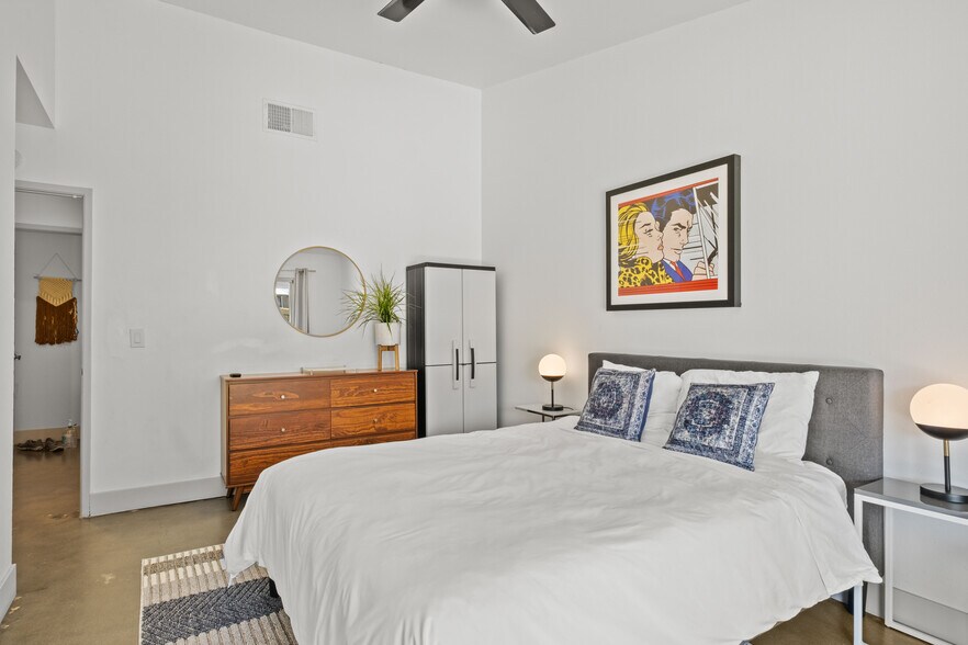 Building Photo - 41500 Maroon Town Dr