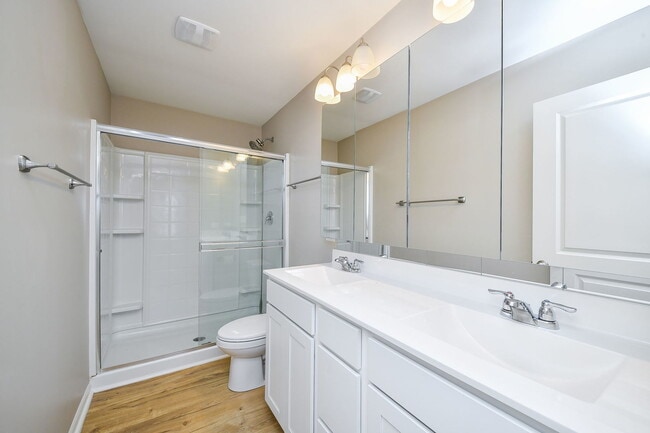 Building Photo - 2480 Bella Dr