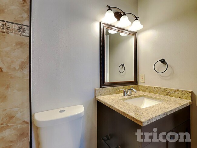 Building Photo - 1237 Edgerton Dr