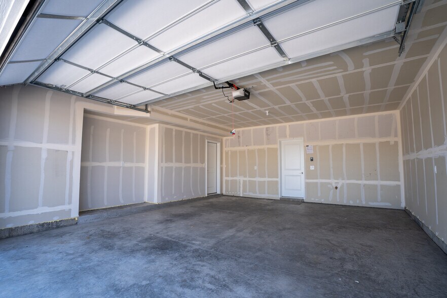 Building Photo - 6177 Lantana Light Vw