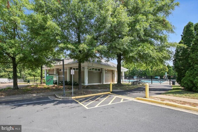 Building Photo - 5834 Waterdale Ct