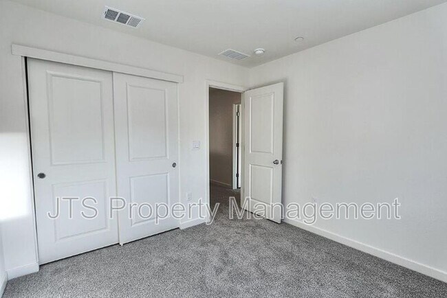 Building Photo - 2104 Shady Tree Cir