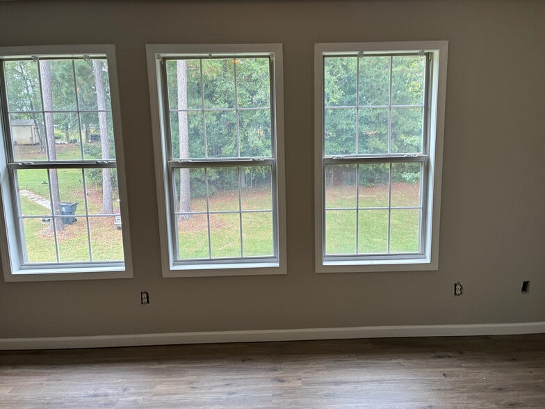 Building Photo - Room in House on Tara Bend