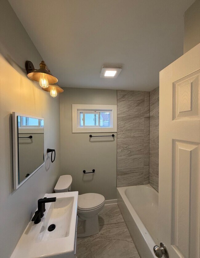Building Photo - Cozy Comfort & Smart Living