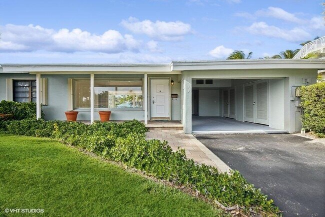 Building Photo - 2433 NE 24th St