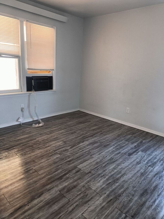 Building Photo - 1606 SE 61st St