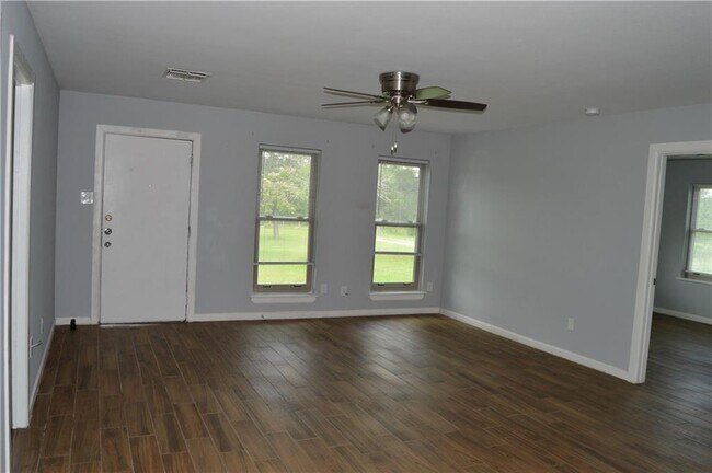 Building Photo - 137 Colorado Cir