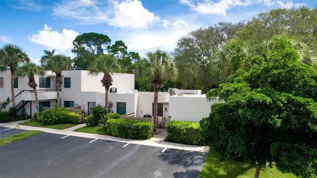 Building Photo - 401 Palm Tree Dr