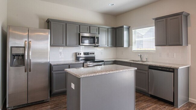 Building Photo - 308 Geranium St