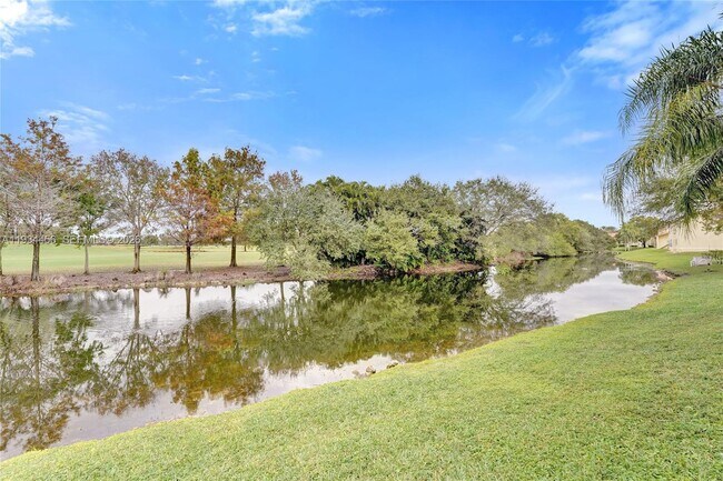 Building Photo - 457 Vista Isles Dr