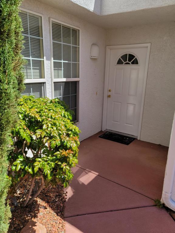 Building Photo - 1200 Glen Canyon Dr