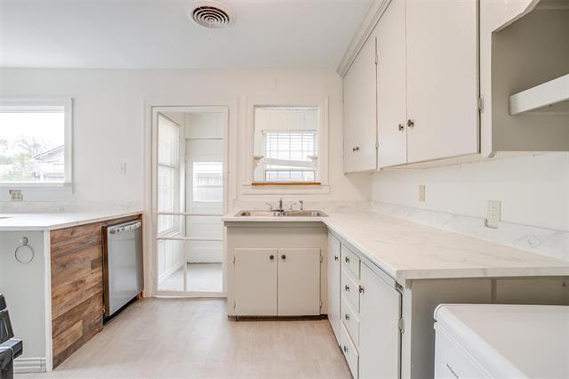 Building Photo - 4909 Birchman Ave