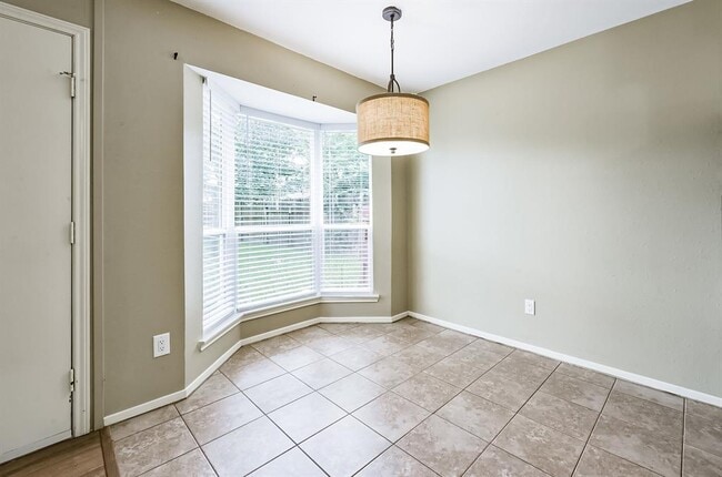 Building Photo - 5347 Lincoln Green Dr