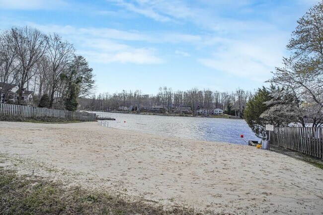 Building Photo - 306 Happy Creek Rd