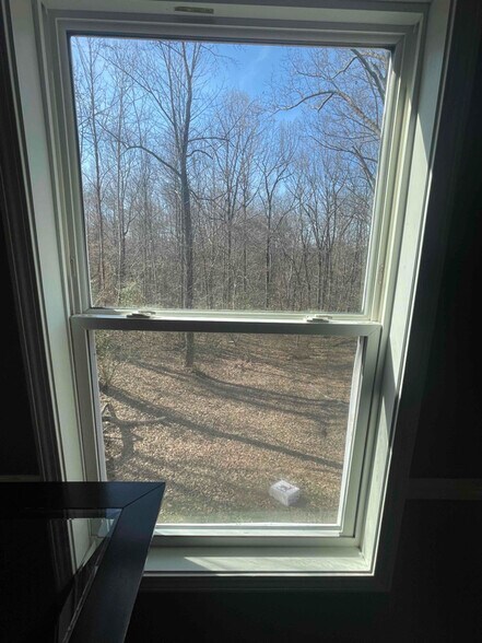 Building Photo - 206 Maple Dr