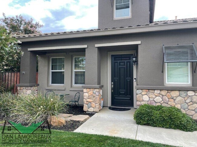 Building Photo - Executive Home in Gated Community Wildwings