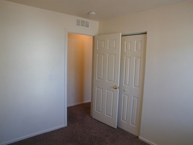 Building Photo - 308 Snyder Ave