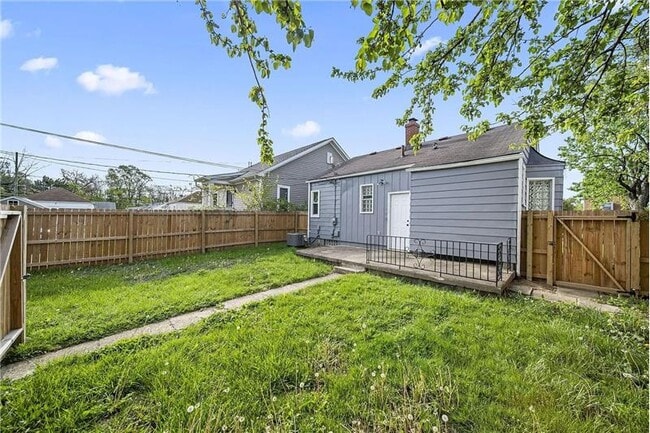 Building Photo - 926 E 19th Ave