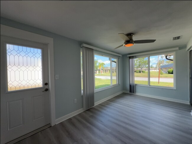 Building Photo - 4411 Rustic Dr