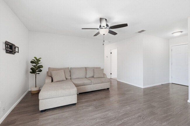 Building Photo - Comfortable 4 Bedroom Living in a Prime Schertz Location