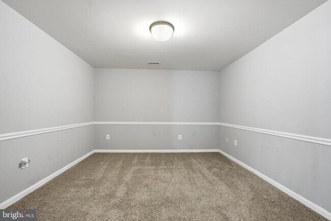 Building Photo - 11 St Marks Ct