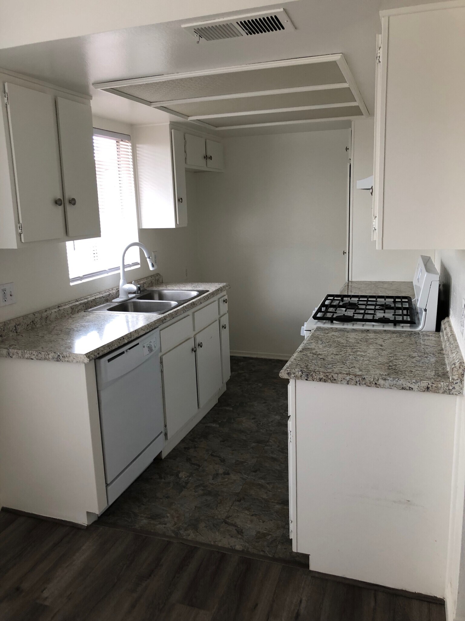 Kitchen - 1707 Keeler St