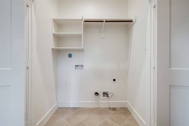 Building Photo - 6514 Old Olive Tree Dr