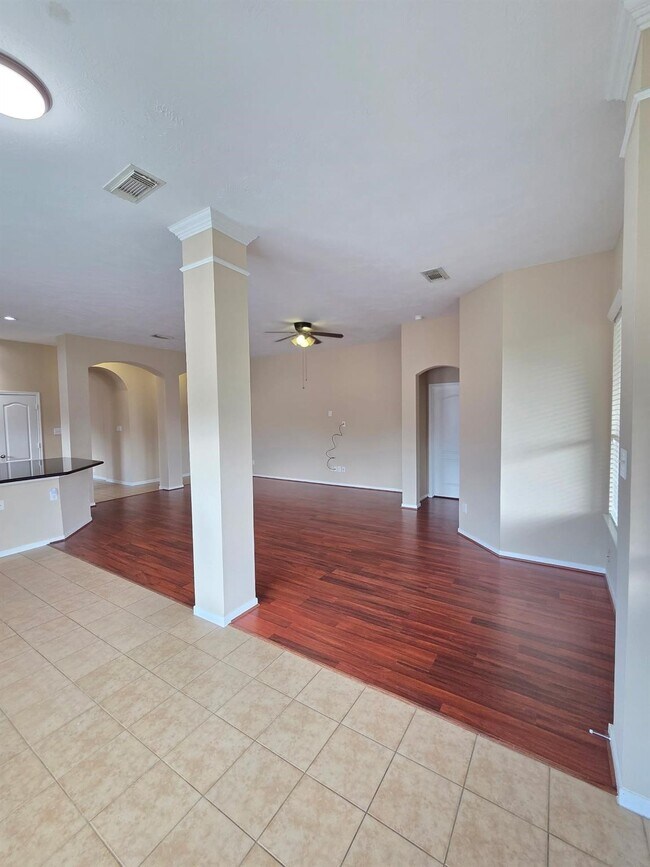 Building Photo - 12827 Benton Park Ln